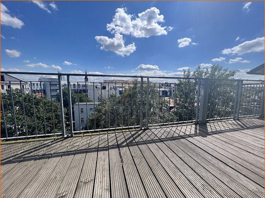 Großzügige und helle 2 Raumwohnung im Dachgeschoß mit Balkon und Blick auf den Zoo