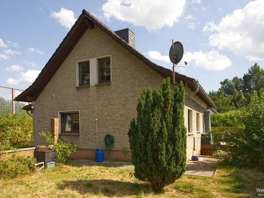 Einfamilienhaus auf großem Grundstück in Neuenhagen, voll unterkellert, Garage, HANDWERKERHAUS