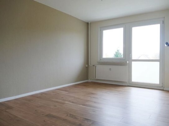 2-Zimmer-Wohnung mit Balkon, Laminat, Bad mit Fenster...!