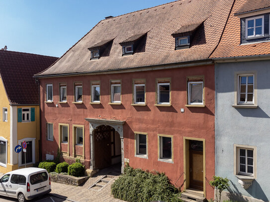 Historisches Wohnhaus mit Garten und Gewölbekeller