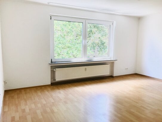 AB SOFORT: Tolle 3-Zimmer Wohnung im 2. OG mit tollem Ausblick vom Balkon!