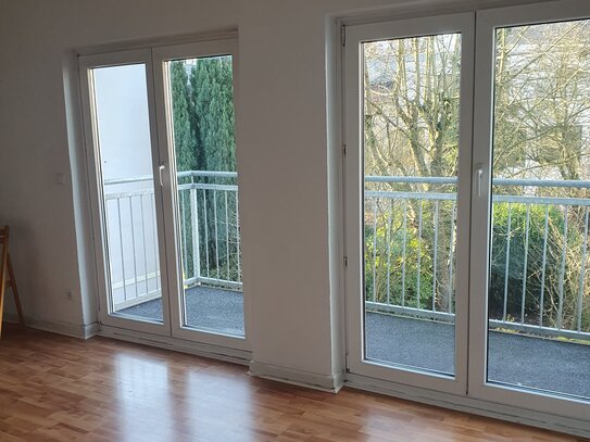 Sanierte 2-Zimmer-Single-Wohnung mit Balkon in grüner und zentraler Lage in Bergedorf