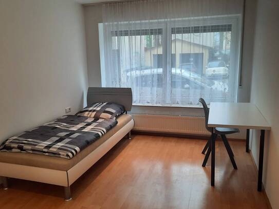 WG Zimmer mit Internet, Gästeküche, Etagendusche/Wc und Waschmaschine