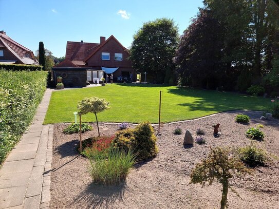 Neuer Preis! Freistehendes Ein,-Zweifamilienhaus mit tollem Garten in Cloppenburg