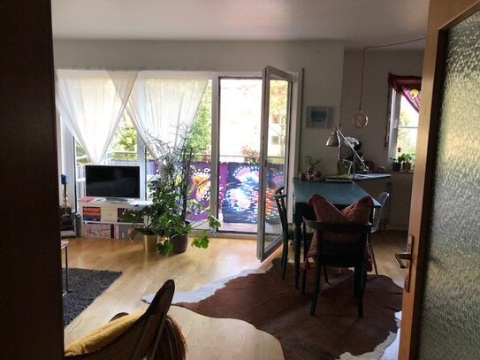 Ruhige, helle 2-Zimmer-Wohnung, Balkon, Garten, Stellplatz, Zentral