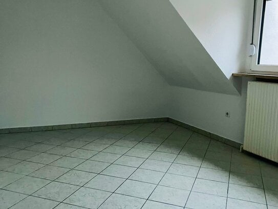 +++RUHIGE NEU RENOVIERTE 1-ZIMMER-WOHNUNG IN WEIHERHOF +++