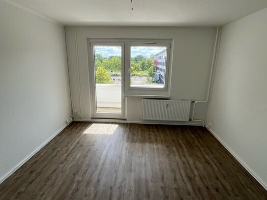 *Süße 3-Raum-Wohnung im Chemnitzer Süden mit Wanne und Balkon sucht Dich!*