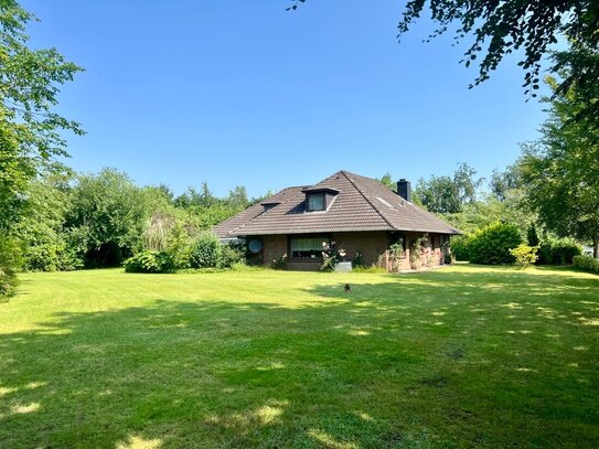 Vielseitiger Winkelbungalow mit Ausbaureserve auf parkähnlichem Grundstück vor den Toren Husums