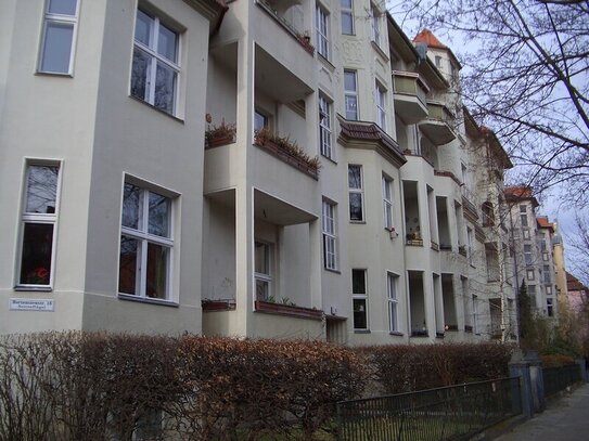 Charmante, helle, ruhige Wohnung in Jugendstil-Altbau, Balkon