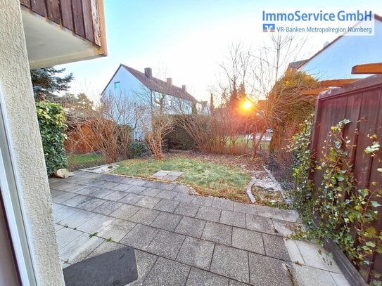 Vollunterkellertes, leerstehendes Reihenmittelhaus mit Balkon, Garten und Garage