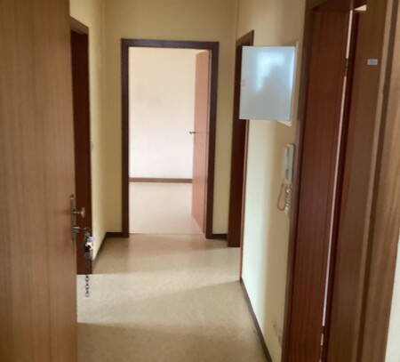 unrenovierte 3-Zimmer-Dachgeschosswohnung