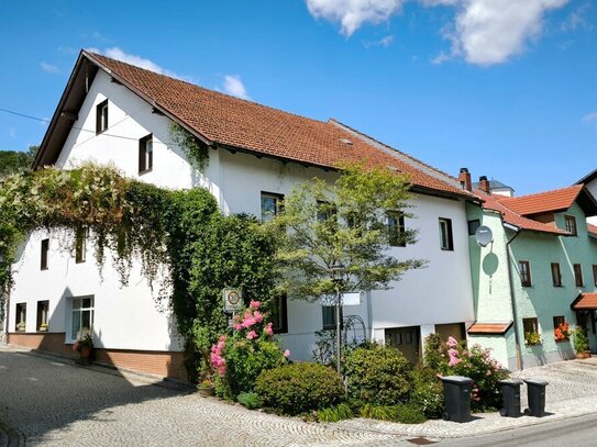 Großes Wohnhaus in Gotteszell. Ideal für eine Großfamilie, 15 km nördl. v. Deggendorf