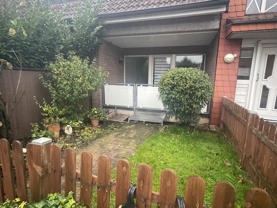 Erdgeschosswohnung mit Balkon und zwei eigenen kleinen Gärten