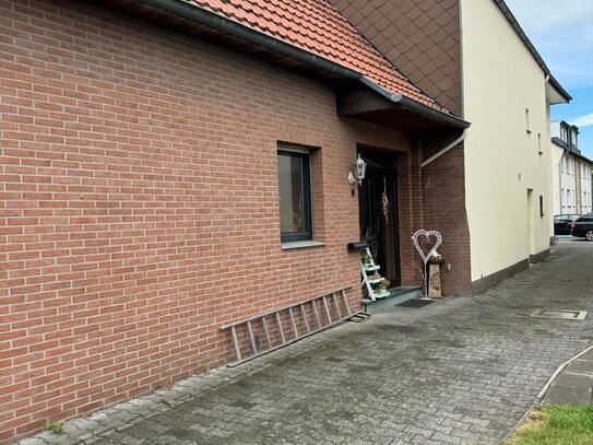 Ihr Traumhaus in Lippstadt: Charmantes Einfamilienhaus mit großem Garten und Wintergarten