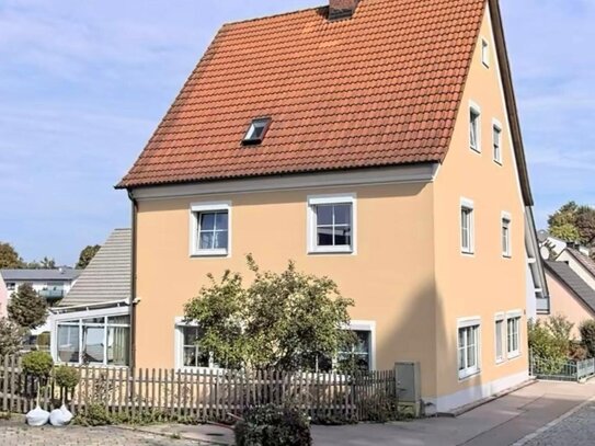 Wohnhaus mit Einbauküche, Wintergarten, Doppelgarage und Werkstatt in zentraler Lage von Mainburg!