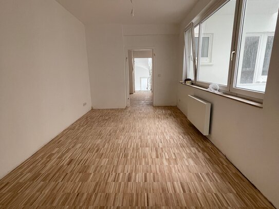 Helle 3,5-Zimmer-Wohnung // 3. Stock // 83 qm // Balkon und Küche