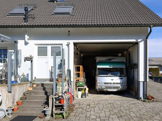 Endlich ein Zuhause für Sie und Ihren Globetrotter!!! Einzigartige Immobilie mit großem Garten und Wohnmobilgarage!!!