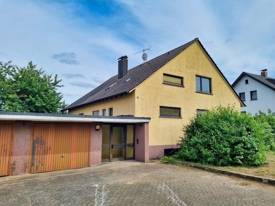 Großzügiges 1-Fam.-Wohnhaus mit 2 Garagen, großem Garten in beliebter Lage von Sand a. M.