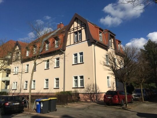 3-Raum-Wohnung im Dachgeschoss - Maisonette mit Balkon und Pkw-Stellplatz