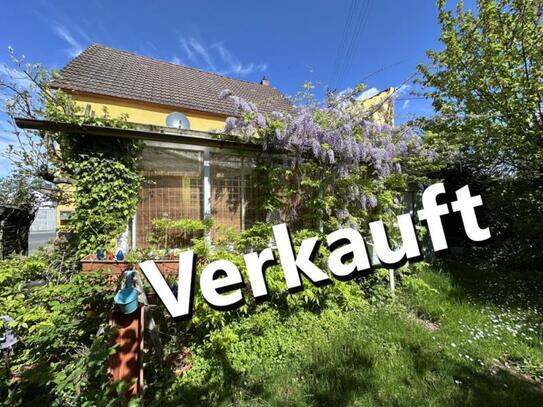 Familienhaus aus der Jahrhundertwende mit verwunschenem Garten in Eddersheim