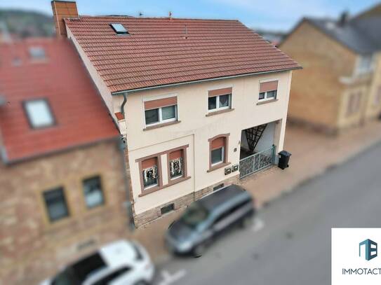 Einfamilienhaus mit 2 Bädern und Innenhof in Frei-Laubersheim - Top Lage mit guter Verkehrsanbindung