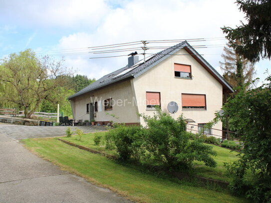 Ausbaufähiger Bauernhof mit Stallungen in wunderschöner Naturlage