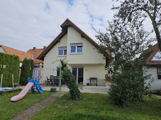 Ihr neues Zuhause in ruhiger Lage: Charmante Doppelhaushälfte auf Erbpachtgrundstück in Werl-Büderich!