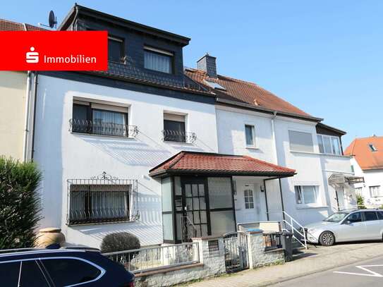 Reihenhaus - auch für 2 kleinere Familien (2 separate Wohnungen), große Werkstatt, Garage