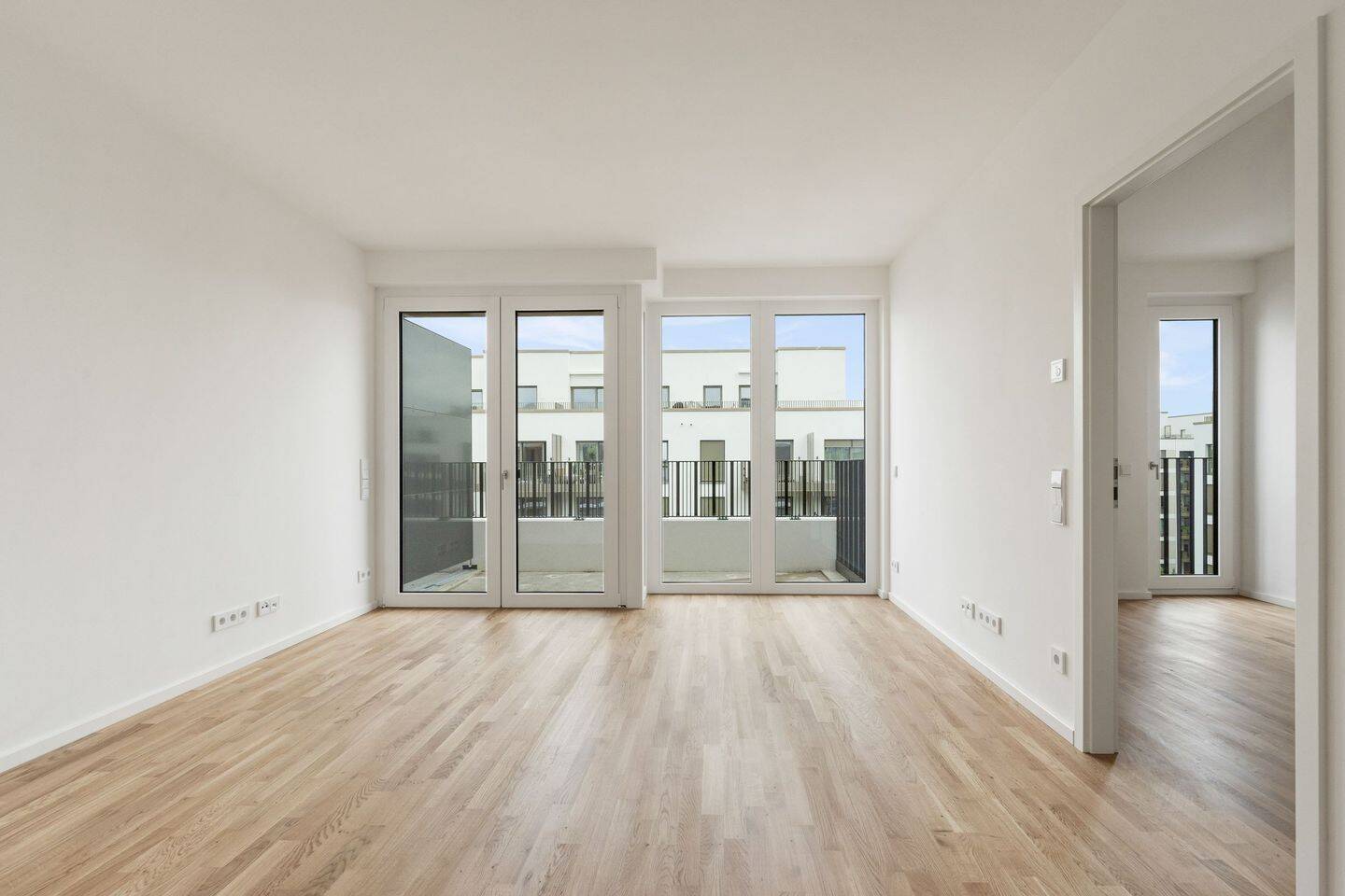 Neubau Erstbezug * 2 Zimmer Wohnung im 2.OG * Balkon * Einbauküche - Photo 1