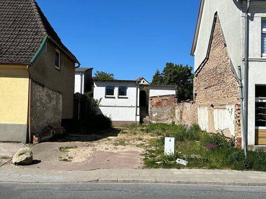 1.000 m² erschlossenes Baugrundstück mit Baugenehmigung für ein Zweifamilienhaus