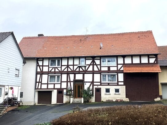 Melsungen-Kirchhof Landwirtschaftliche Anlage mit Haupthaus, Stallungen, Scheune, Nebengebäude