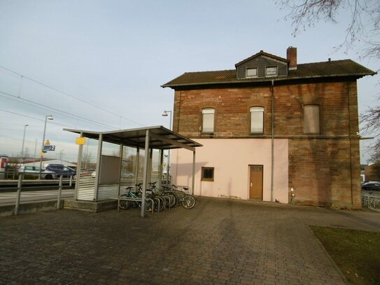 Lagerfläche inkl. WC direkt im Bahnhof Bruchmühlbach-Miesau zu vermieten!