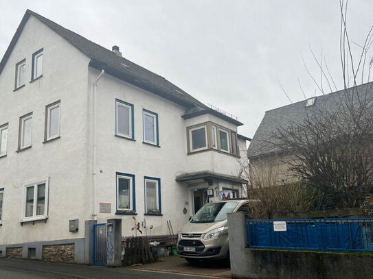 Einfamilienhaus mit Kamin, Sonnenterrasse, gr. Scheune, Doppelgarage, Tierbesitzer aufgepasst !