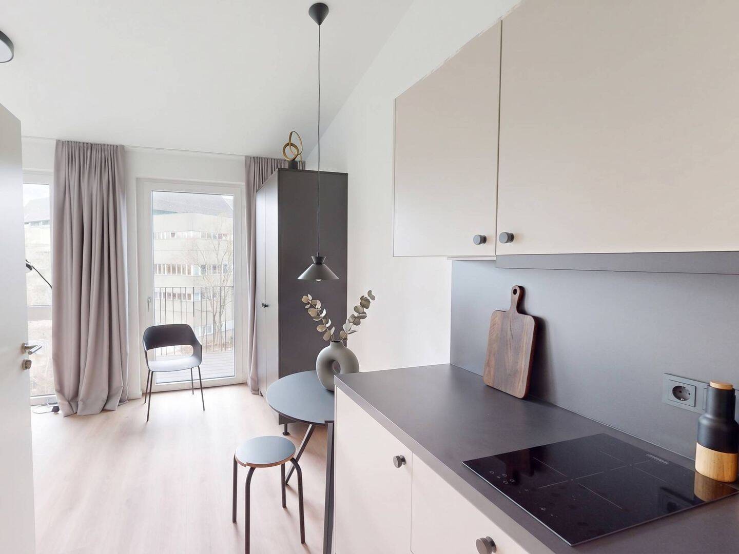 Ihr neues Single-Apartment mit geschmackvoller Möblierung, EBK und BALKON direkt an der Spree - Foto 1
