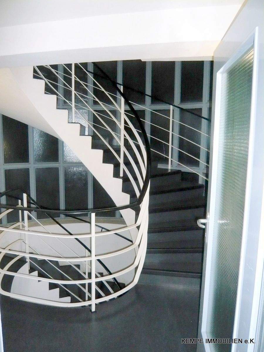 2 ETW´s, ca. 61 m² (frei) und ca. 42 m² (vermietet) auf einer Etage, mit Balkon, ruhige, zentr. Lage