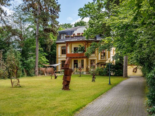 Modern History - Kernsanierte Offiziers-Villa mit großzügigem Grundstück und Raum für neue Ideen