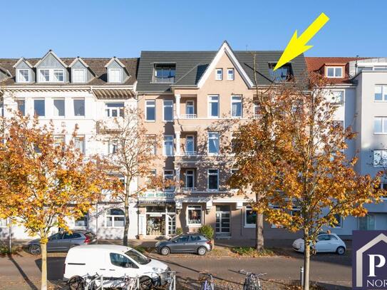 Exklusive Dachgeschosswohnung im repräsentativen Altbau am Blücherplatz