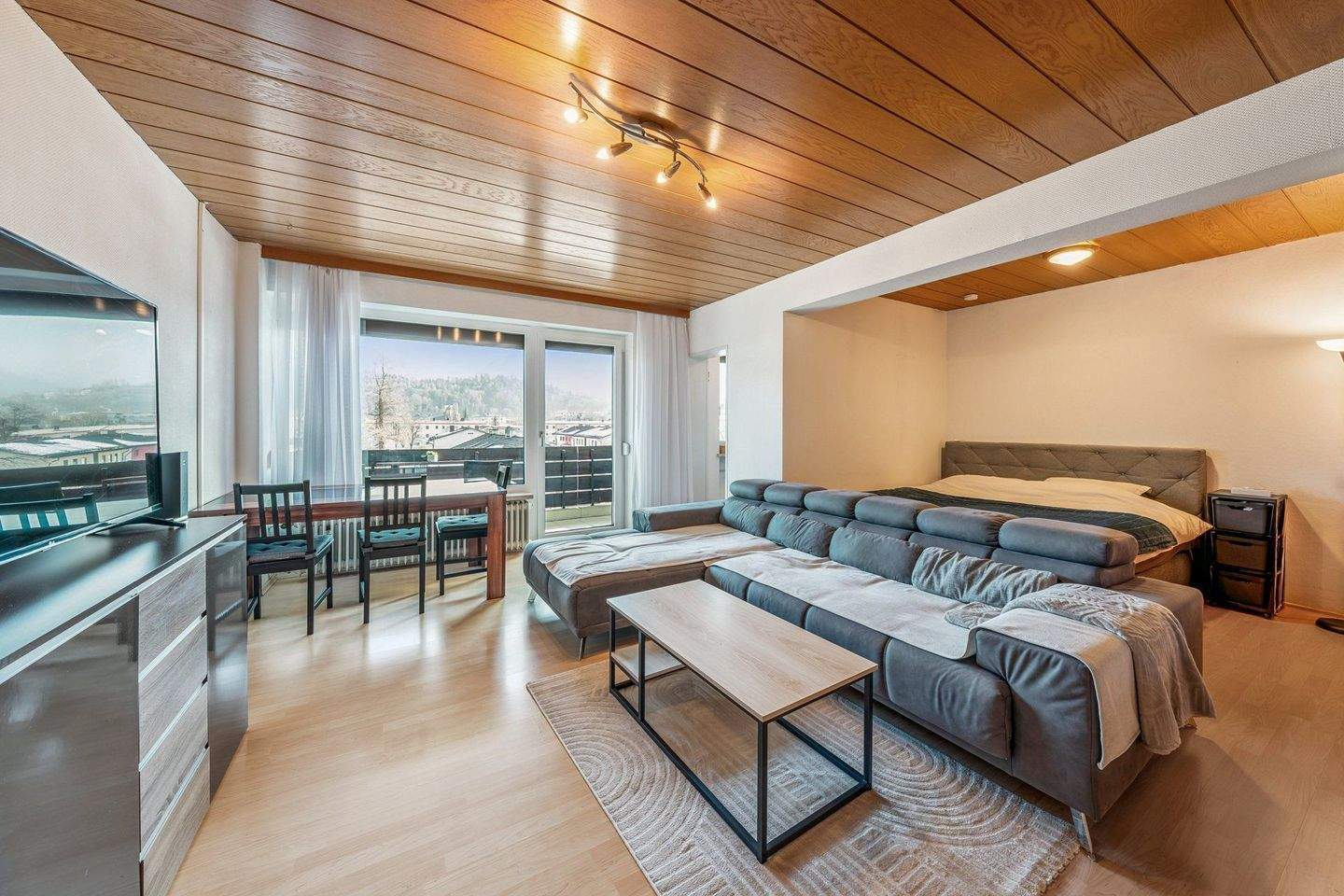 KAPITALANLAGE: APARTMENT MIT LOGGIA UND BERGBLICK IN BAD REICHENHALL