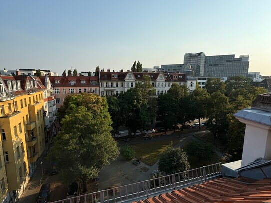 Dachgeschoss-Rohling mit Baugenehmigung und Blick auf den Boddinplatz