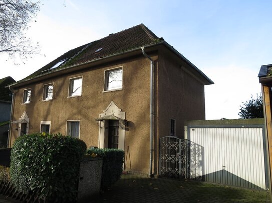 Altbau-Doppelhaushälfte mit Erweiterungspotenzial im Dachgeschoss