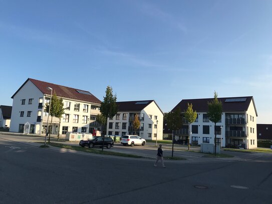 Sonnige und zentral gelegene 2 RW im EG mit Südterrasse und PKW Stellplatz