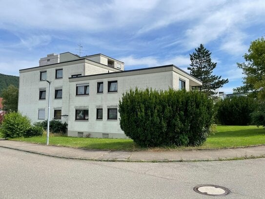 Familienfreundliche 4,5-Zimmer-Wohnung mit Balkon und Garage