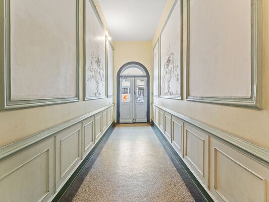 Wohnung im Prenzlauer Berg: stilvoller Altbau, 6 Zimmer mit 217 m² in der Kastanienallee (bezugsfrei)