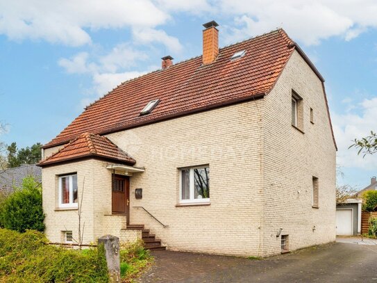 Zweifamilienhaus mit Garten, Terrasse und Stellplatz in ruhiger Lage von Enger