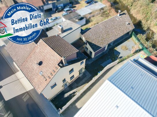 DIETZ: Großzügige Doppelhaushälte mitten in Babenhausen! mit Nebengebäude, Garage und Keller!