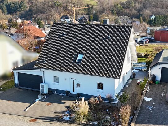 Niederzissen, Energieeffizientes Einfamilienhaus mit Doppelgarage und großem Grundstück zu verkaufen