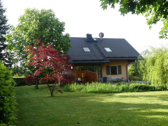 Kleinod im oberen Vogtland - modernes Wohnhaus, neues Nebengebäude Carports, Stallungen uvm.