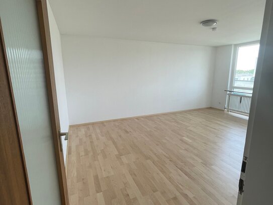 3-Zimmer-Wohnung mit Balkon, EBK inkl. absperrbarem Tiefgaragenstellplatz, Schwimmbad und Sauna