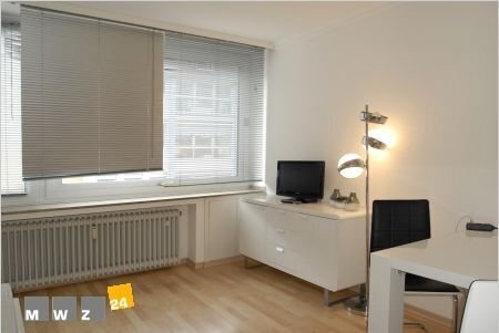 Zentrum: Möbliertes Apartment in der Innenstadt in einer ruhigen Nebenstraße. Wohnschlafraum mit