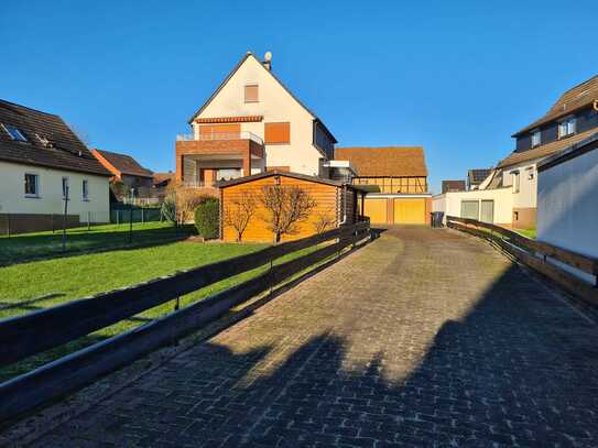 Zweifamilienhaus mit Balkon, Doppelgarage, Gartenhütte, Glasfaser Anschluss in Neu- Eichenberg OT Hebenshausen